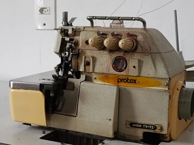 Máquina de costura Overlok