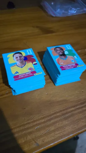 Lote com 400 figurinhas Copa 26