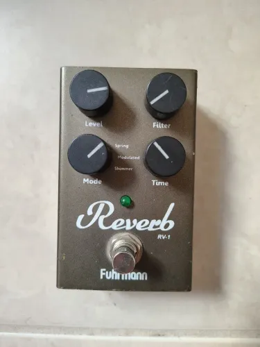 Pedal Reverb analógico.