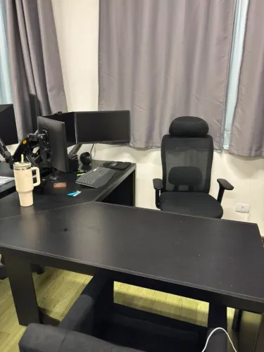 Mesa de escritório em L
