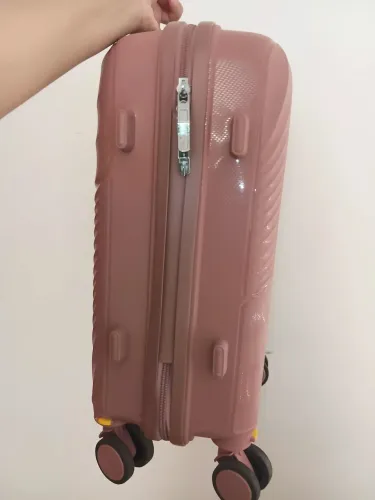 Mala rosa de bordo