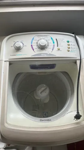 Máquina de Lavar Electrolux Turbo Economia 10 kg - Funcionando