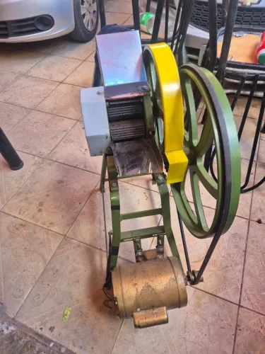 Máquina de Moer Cana Elétrica e Manual 