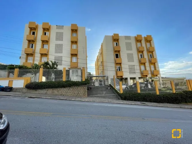 APARTAMENTO DE 2 DORM, SACADA, E 1 VAGA DE GARAGEM EM COQUEIROS - FLORIANÓPOLIS