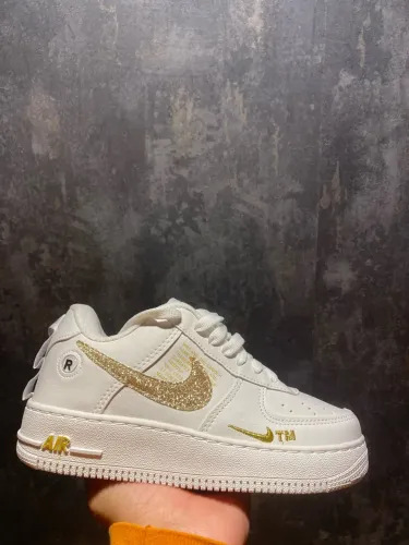 Tenis Nike Air Force 1 Low Branco Swoosh Dourado - Tam 34 BR