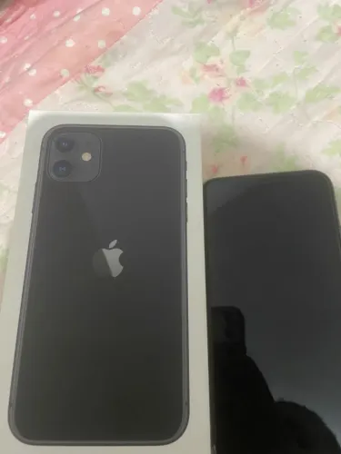 Vendo iPhone 11 128gb semi novo sem marcas de uso valor a combinar