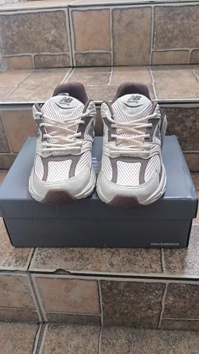 New Balance 530 Off White e Chocolate