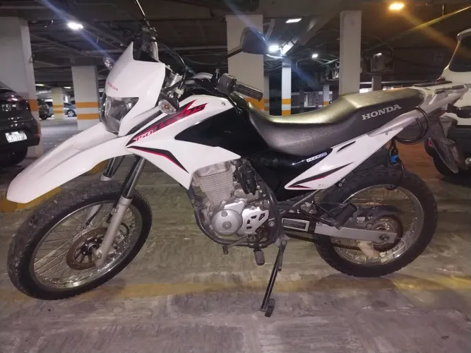 Moto Brox, único dono, pronta para transferência