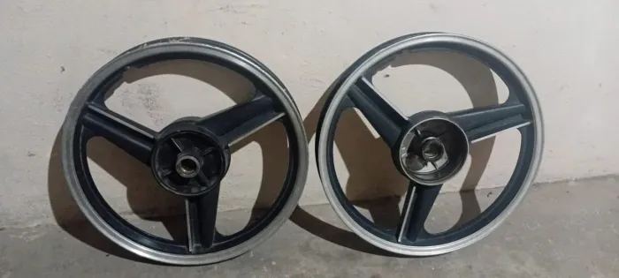 Rodão excelente perfeito só no ponto de botar na moto e rodar