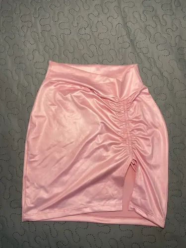 Saia de cetim rosa
