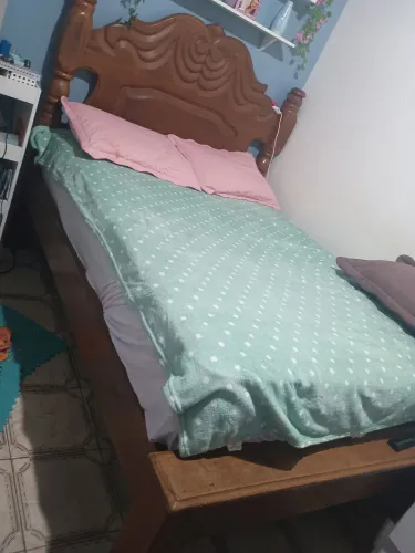 Cama de madeira