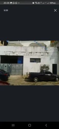 Galpão de 200m2 com acesso para caminhão e 1° andar com 180m2