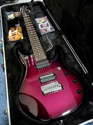 Guitarra Music Man John Petrucci JP7 (estado de nova)