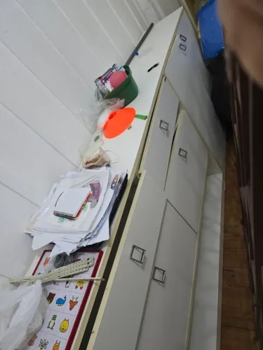 Bancada com armário (precisa reparos)