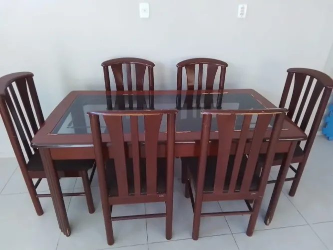 Mesa de 6 lugares e as 6 cadeiras
