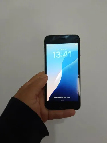 iPhone SE21