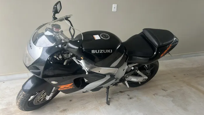 VENDO SUZUKI SRAD 750 INJETADA