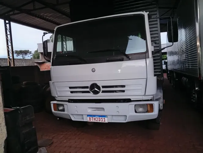 Mercedes bens baú toco