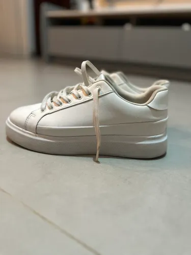 Tênis Zara Branco Edição limitada tamanho 40 Brasil, 42 Europa ( comprado na Zara Espanha)