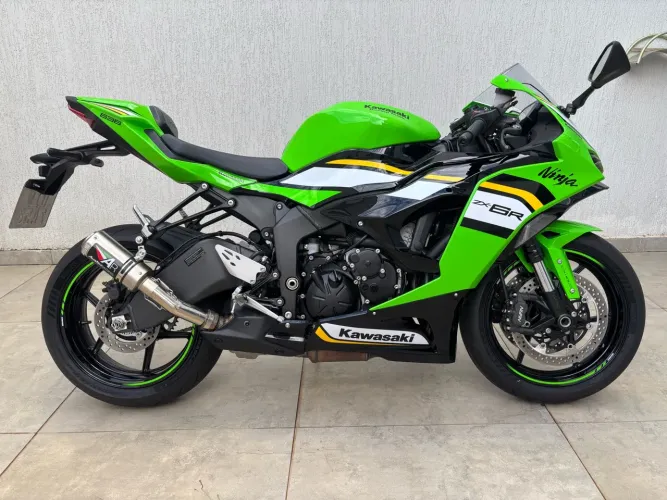 ZX6R 2025 em estado de 0km