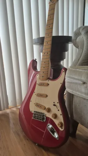 Guitarra fender stratocaster Candy Aple Red MiM 2008