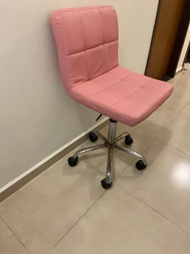 Cadeira Rosa Usada