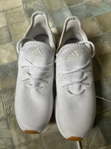 Tênis adidas vendo NOVO!!!!!!