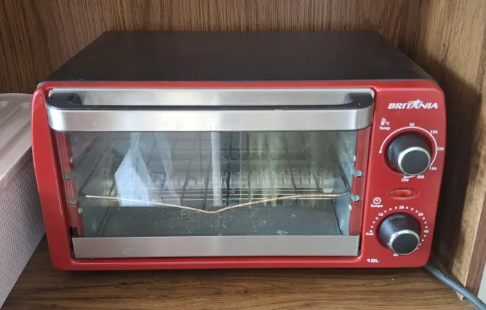 Vendo forno elétrico britânia vermelho, 127 volts em perfeito estado