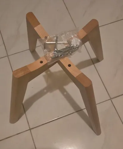 PÉS para cadeira de jantar estofada.