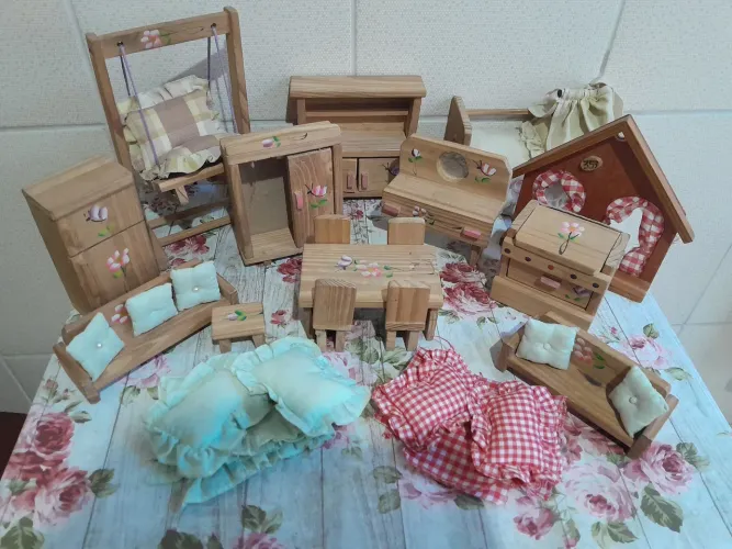 Brinquedos de madeira para casinha