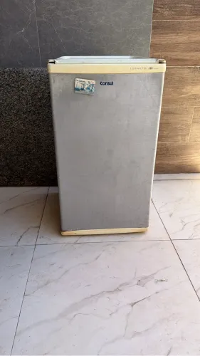 Vendo frigobar Cônsul 120 lt usado