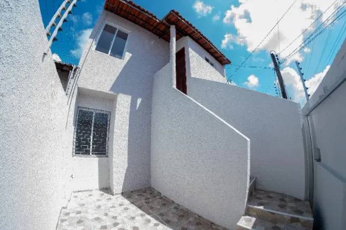 Casa 1 Suíte Recém-Reformada | Porcelanato | Vaga p/ Moto
