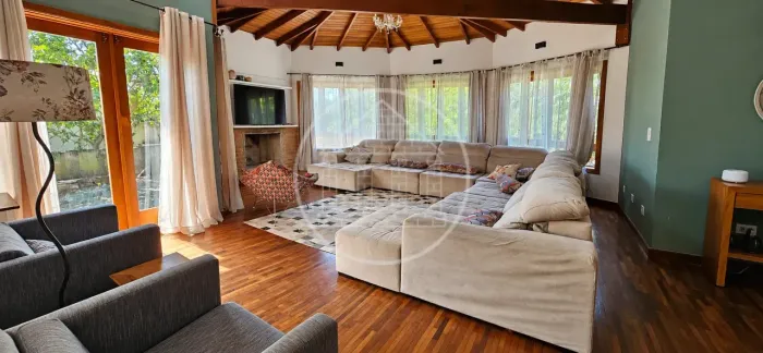 Casa Térrea com 3 Quartos, Piscina e Espaço Gourmet à Venda no Embu Guaçu - SP | Condomíni
