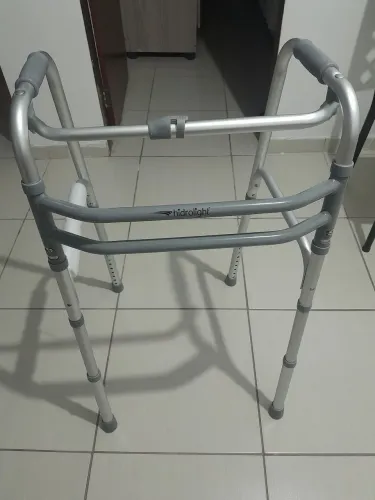 Andador adulto