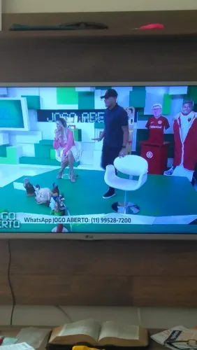 TV LG 32" LED LH515B - Ótimo estado, imagem perfeita, funcionando.