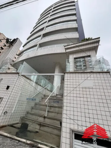 Apartamento com área de lazer a 130 metros da praia