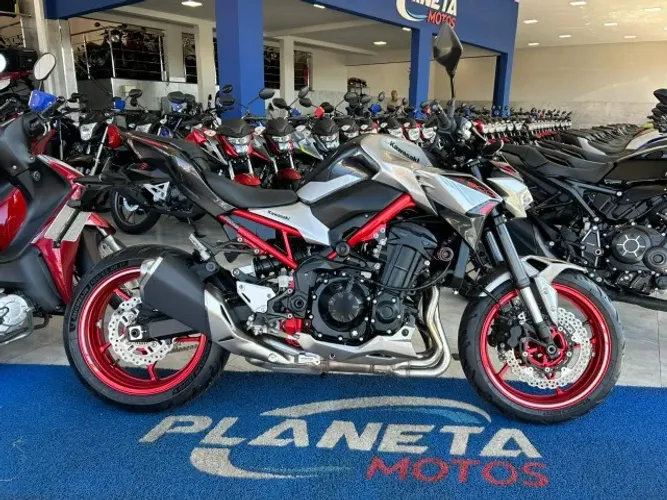 Kawasaki Z 900 ano 2023 com apenas 6.700 km rodados, moto linda, super conservada!