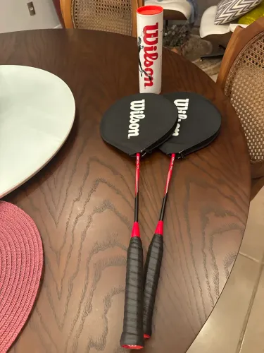 Raquetes e bolas badminton