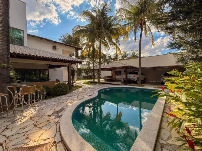 Casa à venda no bairro Jardim Karaíba em Uberlândia