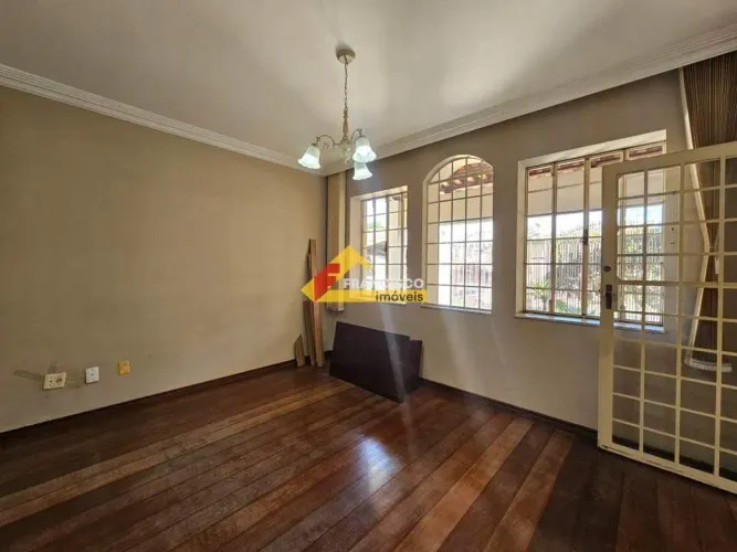 Casa para aluguel, 4 quartos, 1 suíte, 3 vagas, Industrial - Divinópolis/MG