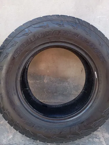 pneu de Hilux segunda mão semi-novo