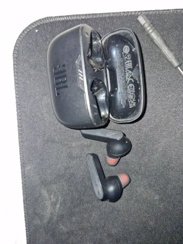 jbl tune 230nc tws - precisa trocar bateria