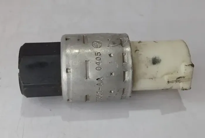 Pressostato Ar Condicionado Focus 2001 - 2008 95bw19e561aa
