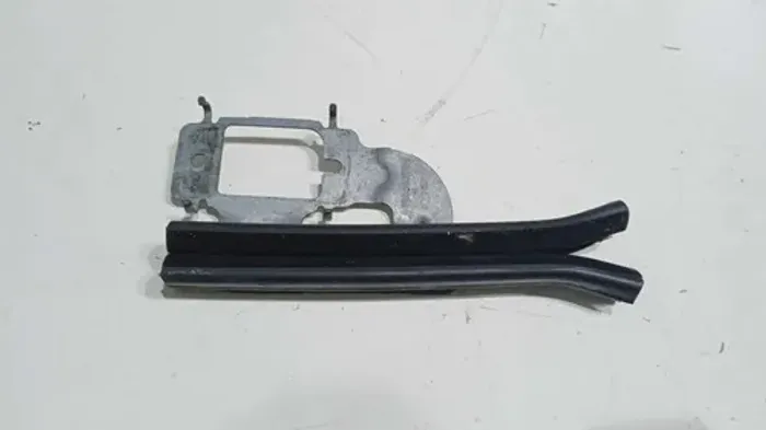 Guia Vidro Porta T/d 208 Griffe Eat6 1.6 2018  *0 Prateado