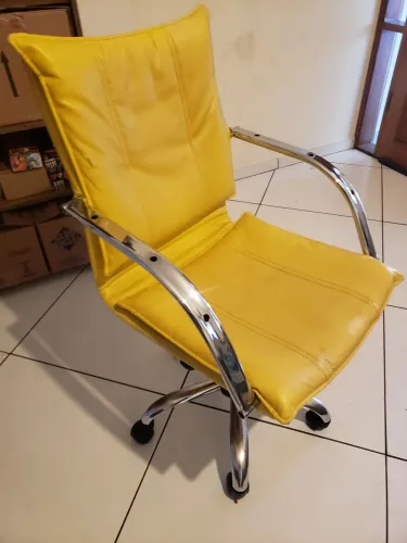 Cadeira de escritório simples