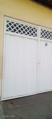 Vende se um portão de alumínio grande