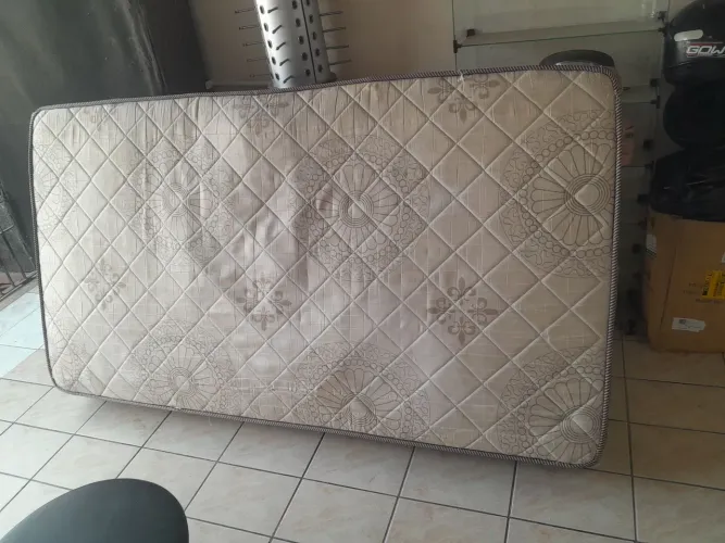 Vendo cama Solteirão
