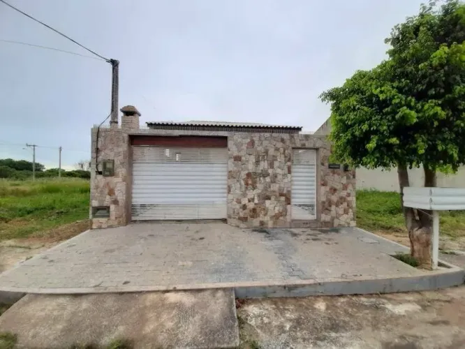 Casa em Leilão - Vivendas do Coqueiro Iii - Campos dos Goytacazes - RJ