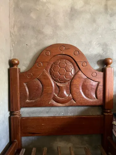 Cama de solteiro-MADEIRA PAU DARCO(IPÊ) PREÇO A NEGOCIAR)
