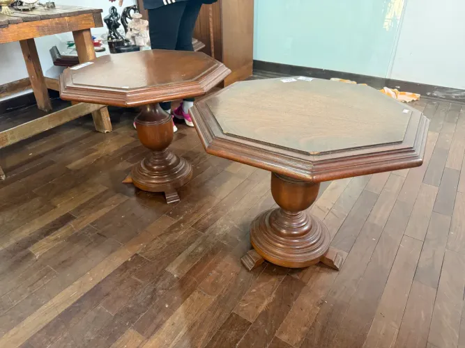 Mesa de centro sextavada em madeira
